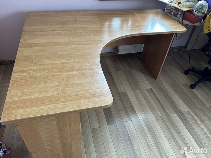 Угловой письменный стол