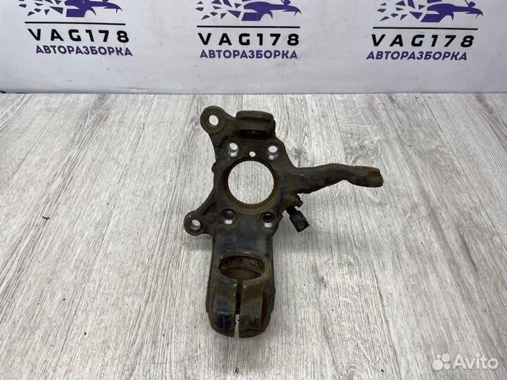 Кулак поворотный передний левый Skoda Superb cdva