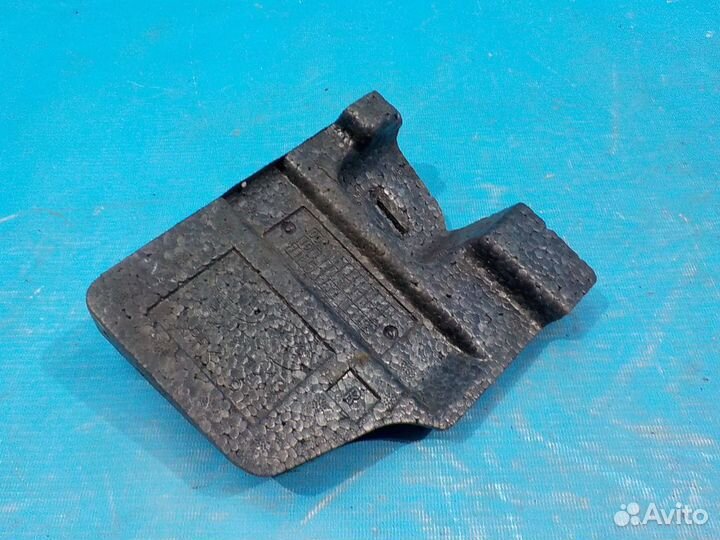 Абсорбер переднего бампера правый KIA Ceed (ED) 20