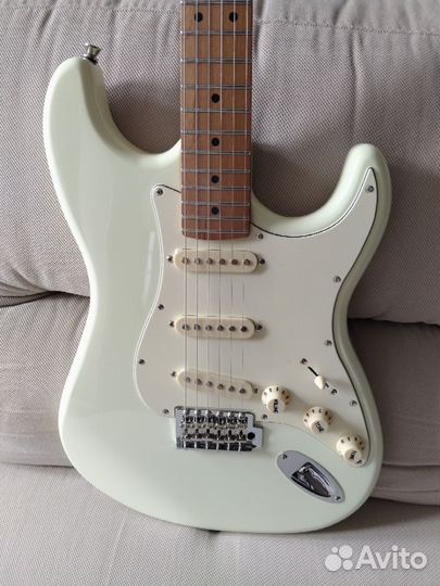 Электрогитара JET JS-300 новая, гриф печеный клен