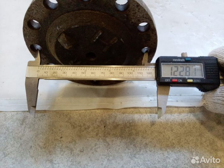 Полуось 800 мм, 12 отверстий под болты, на фронтал