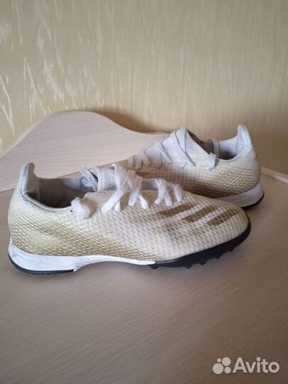 Футбольные бутсы adidas