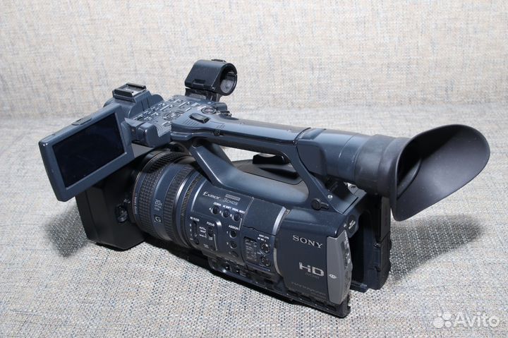 Видеокамера Sony HDR-AX2000