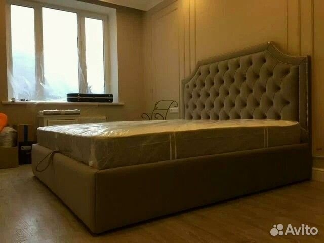 Кровать двуспальная с подъемным механизмом