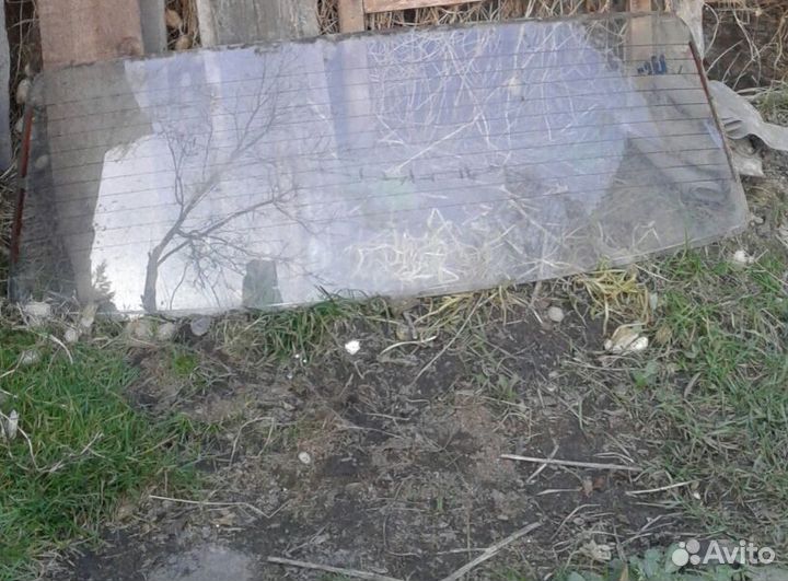 Заднее стекло с подогревом.Волга2124