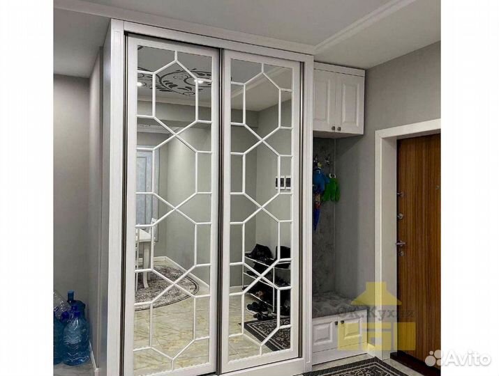 Шкаф распашной