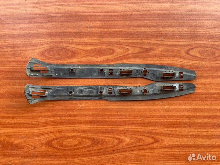 Направляющая переднего бампера Vw Transporter T5