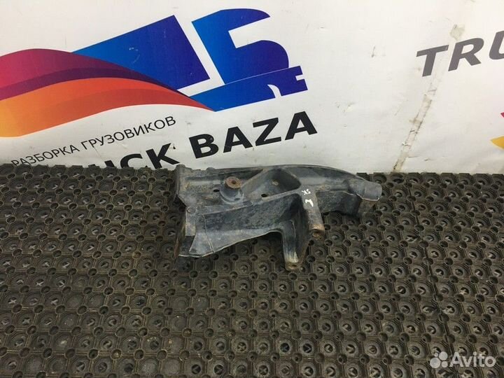 Кронштейн переднего бампера левый Scania 5-series