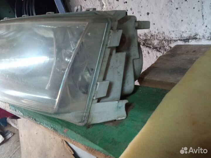 Фара передняя левая
