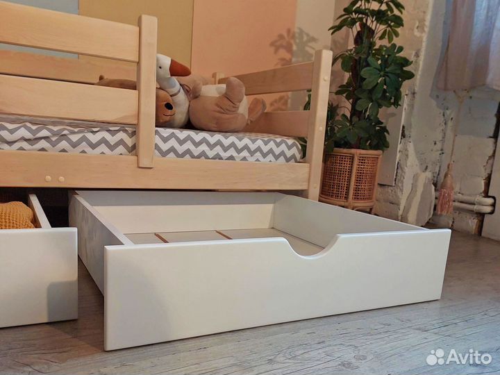 Детская кровать с ящиками