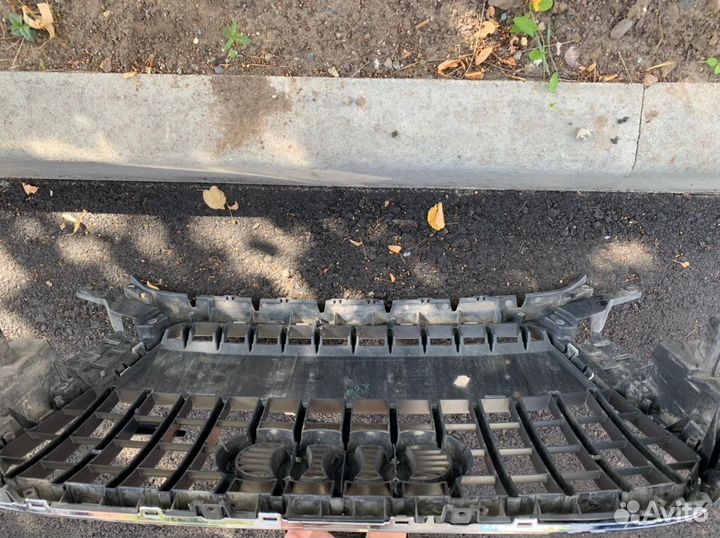Решетка радиатора audi Q3 2013 года