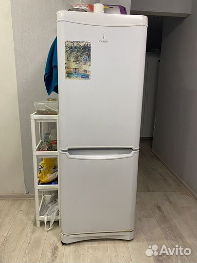 Холодильник бу indesit