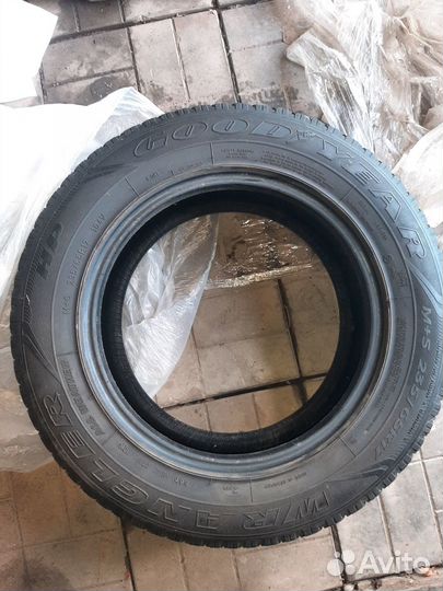 Goodyear Wrangler HP 235/65 R17