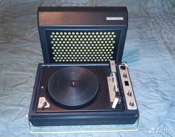 Проигрыватель винила СССР
