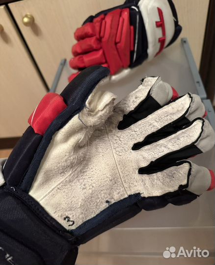 Перчатки хоккейные True