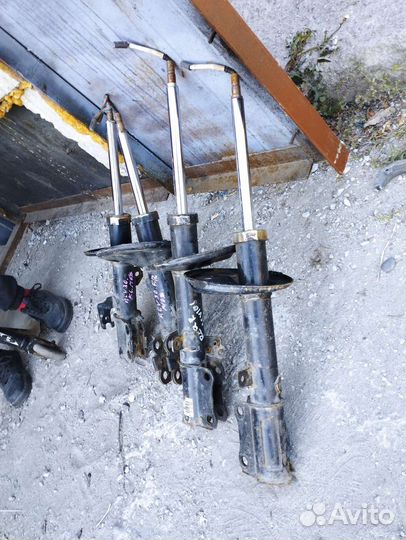 Продам стойки Toyota Windom MCV30