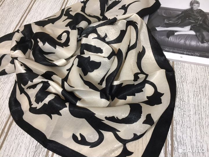 Шелковый платок France. Топленое молоко