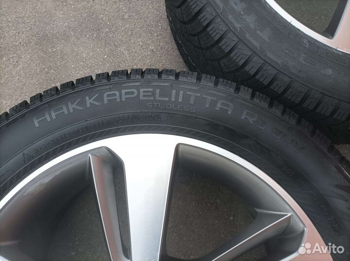 Оригинальные колеса R20 на Genesis GV 80