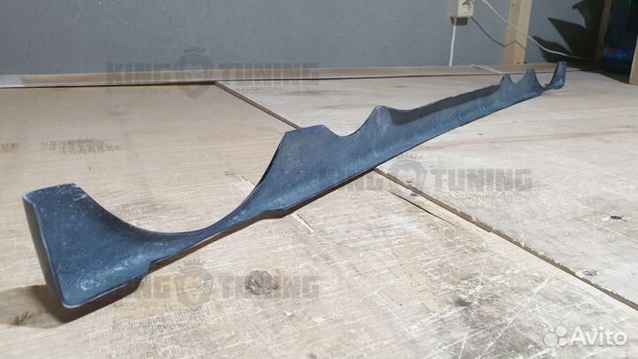 Ресничка на решетку нижняя для Volkswagen Golf 2