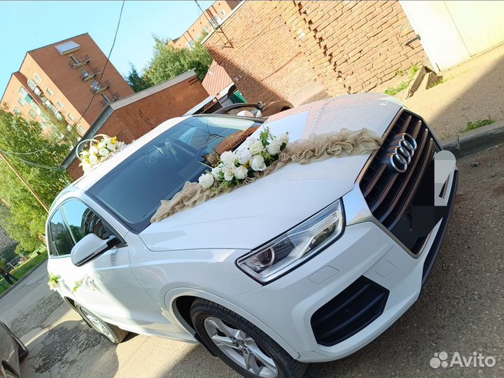 Свадебное украшение в золотом цвете