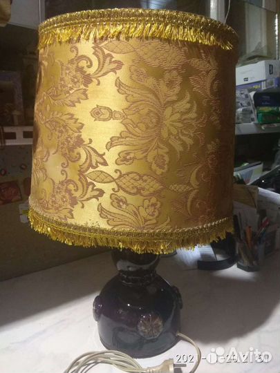 Лампа настольная с абажуром