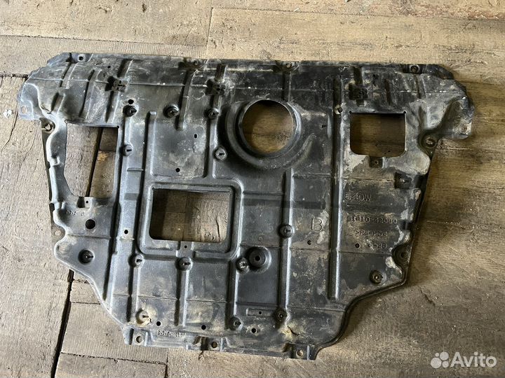 Пластиковый пыльник двигателя Rav4