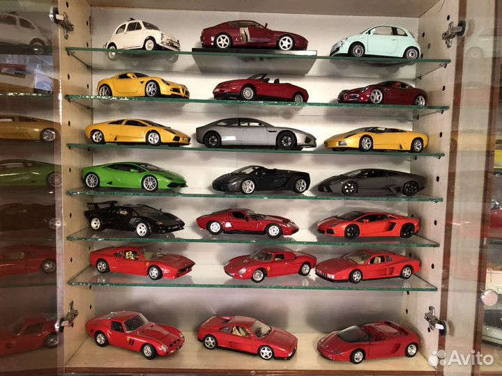 Коллекция моделей автомобилей масштаб 1:18