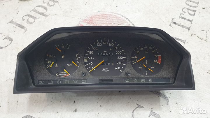 Приборная панель на Mercedes-Benz W124