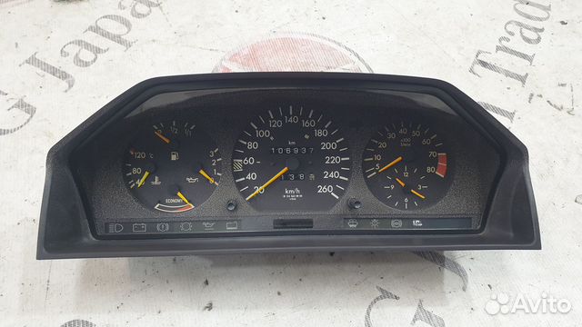 Приборная панель на Mercedes-Benz W124