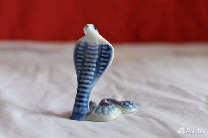 Статуэтка змея