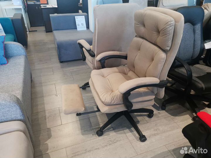 Компьютерное кресло руководителя новое велюр