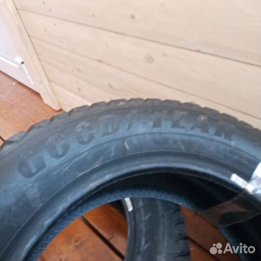 Goodyear UltraGrip Ice 235/55 R17 103T