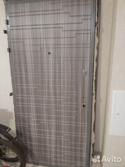 Дверь входная металлическая от застройщика
