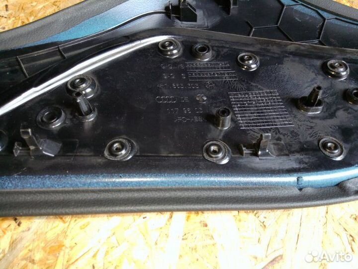 Обшивка салона левая Audi A8 D4 long 4.2 cdra 2011