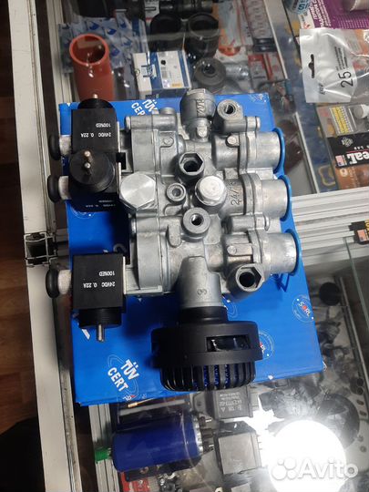 Клапан пневмоподвески Daf