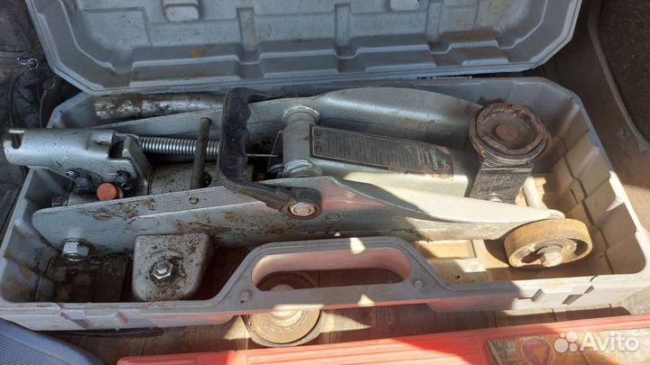 Домкрат гидравлический подкатной 2 т