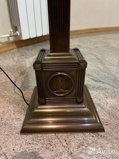 Настольная лампа из металла