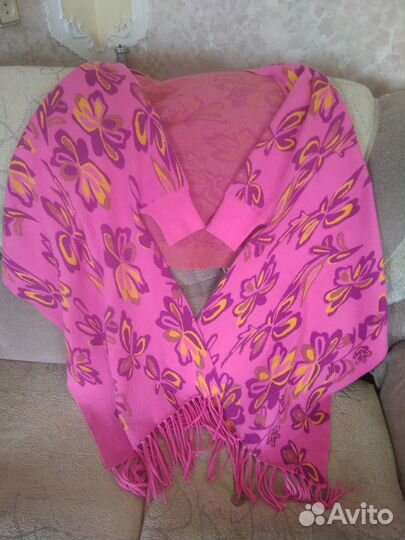 Шарф - накидка с рукавами