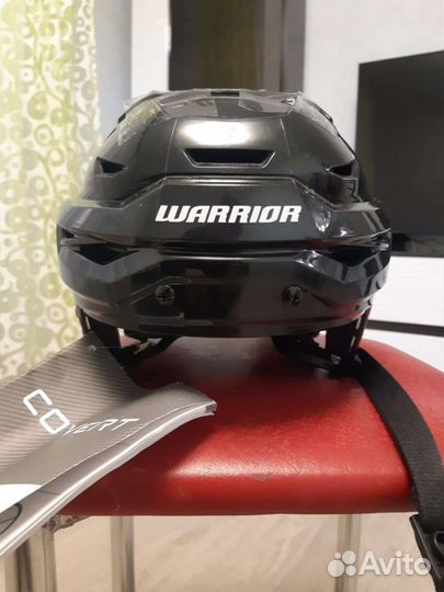 Хоккейный шлем