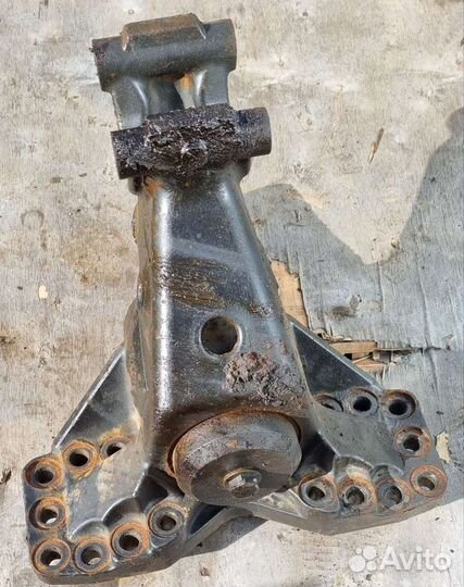 Кронштейн оси балансиров Ивеко Треккер