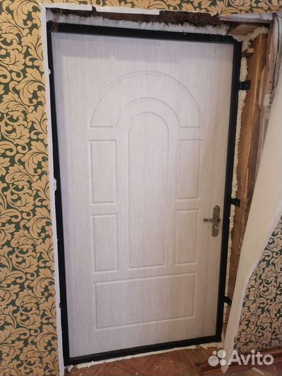 Входная железная дверь