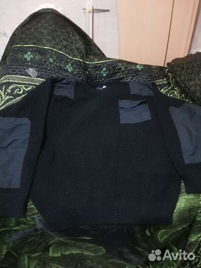 В военном стиле свитер