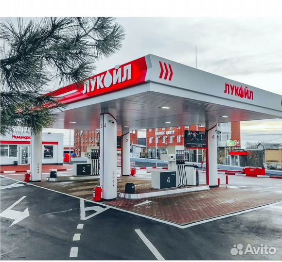 Заправщик на АЗС Лукойл