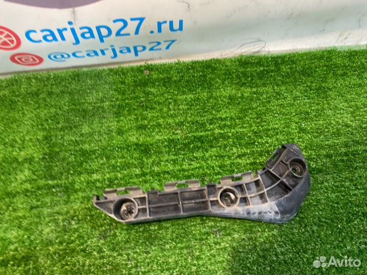 Крепление бампера (3) переднее правое Toyota