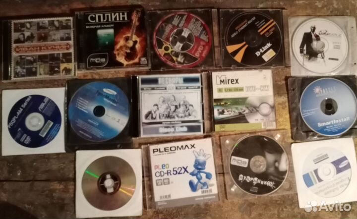 Видеокассеты и двд диски с фильмами, и играми