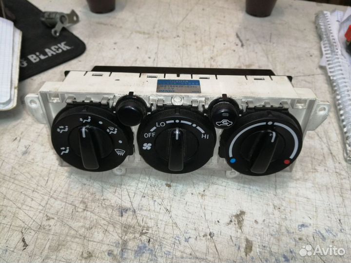 Блок управления отопителем Toyota Avensis 1