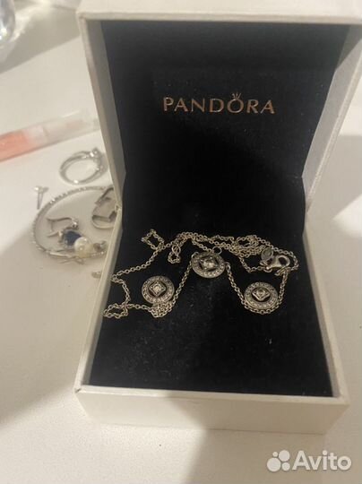 Серьги и колье Pandora