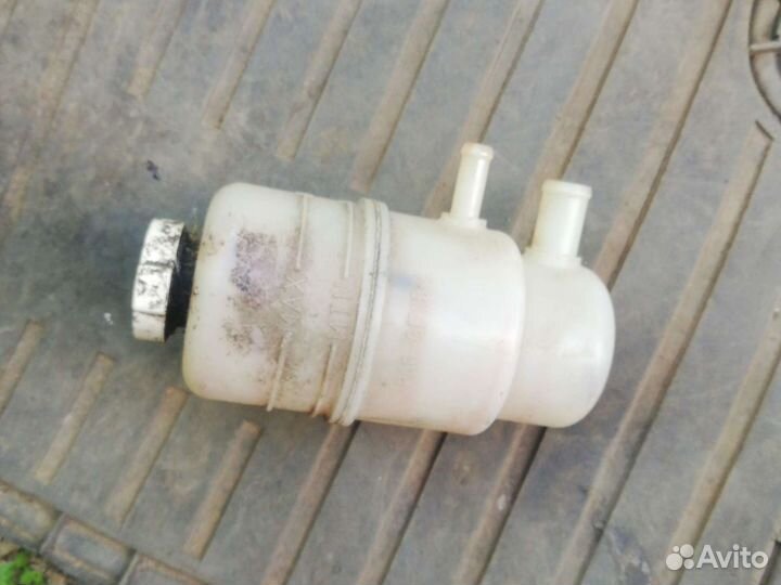 Бачок гур Митсубиси Лансер 9