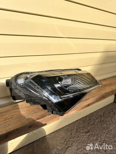 Правая фара skoda superb 3