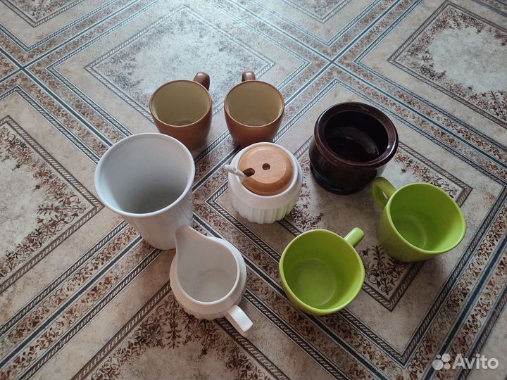 Кружки, сахарница, молочник, ваза